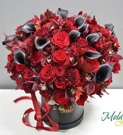 Черная коробка с розами, орхидеей, гвоздикой и каллами (под заказ, 10 дней) Фото 394x433